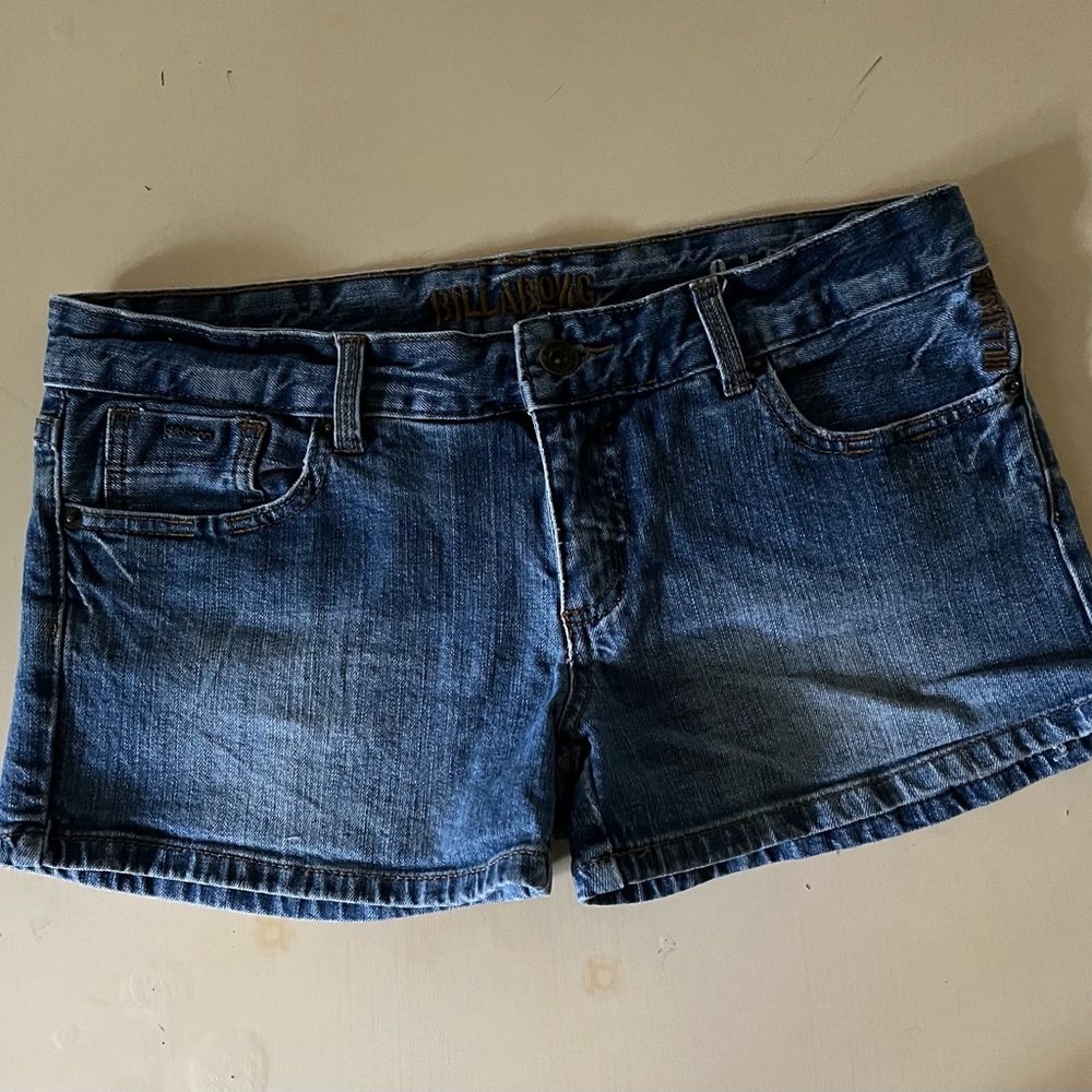 Women’s Juniors Billabong  Low Rise Jean Shirts Size 9